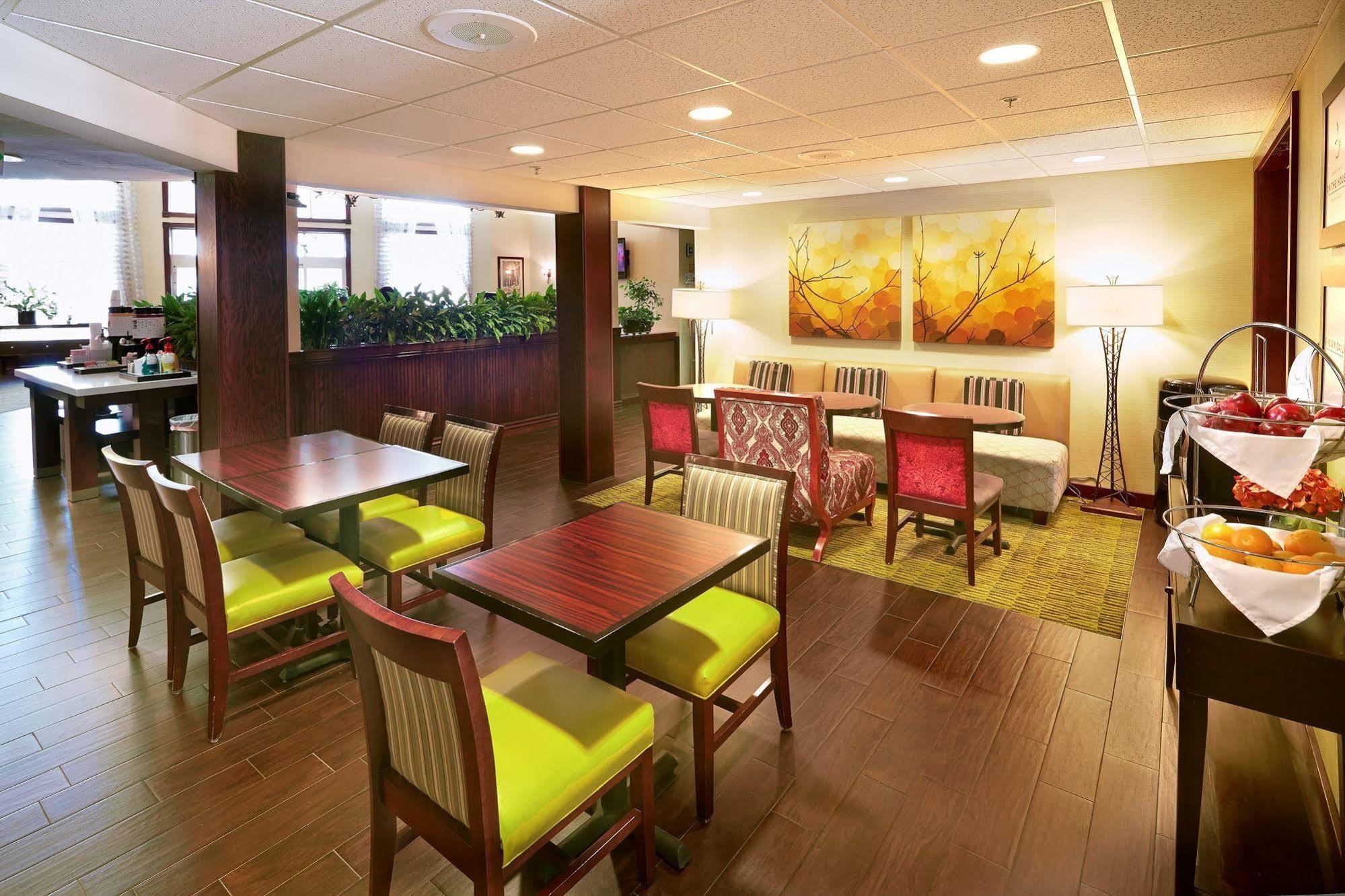 Hampton Inn Salt Lake City Central Exterior photo